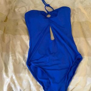 One piece baiting suit